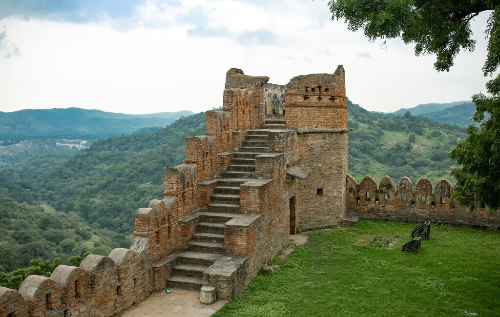 Stone rampart in Kumbhalgarh Fort