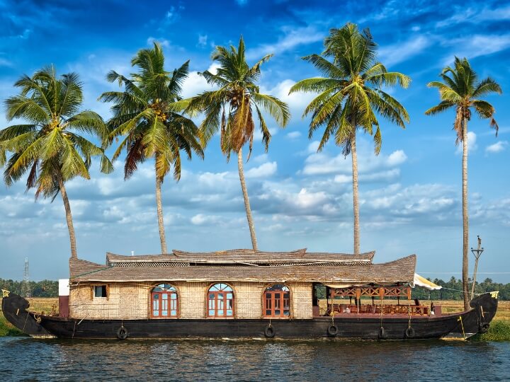 floating houseboat in Kerala
